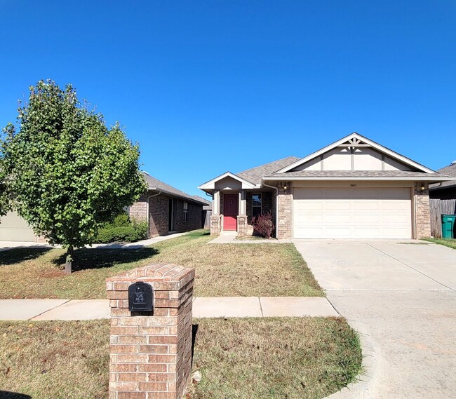 Building Photo - Introducing a charming 3-bedroom, 2-bathro...