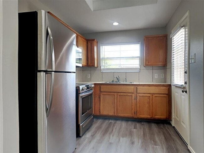 Building Photo - 5513 Rio Ramos St