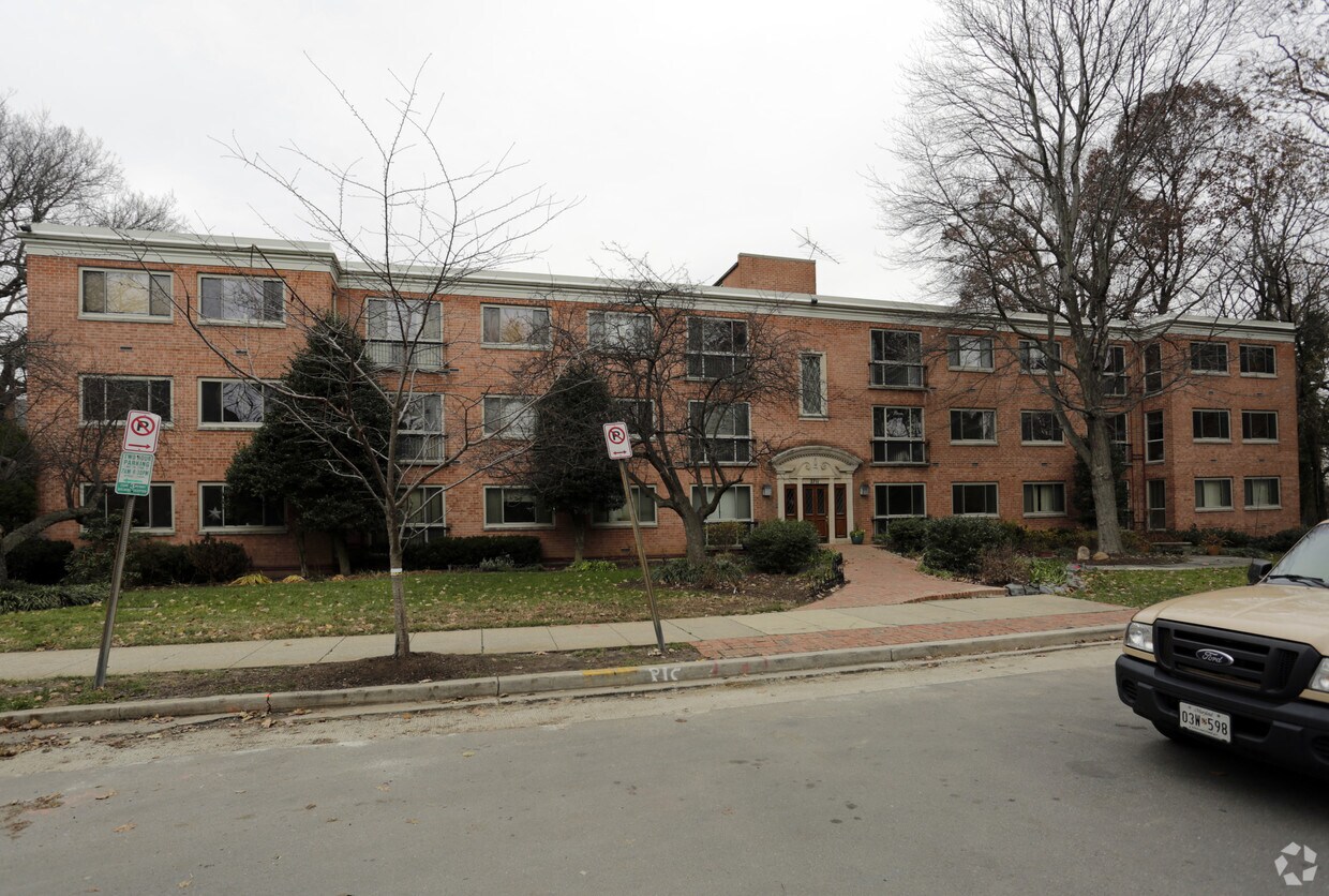 Building Photo - 2711 Ordway St NW