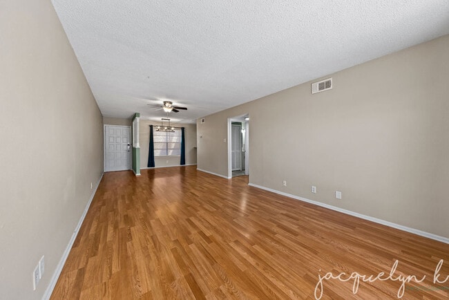 Foto del edificio - 923 Vance Jackson Rd