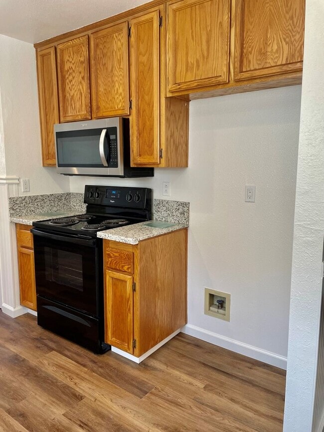 Building Photo - Gorgeous!