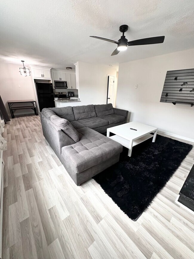 Foto del edificio - Remodeled Condo in OceanView