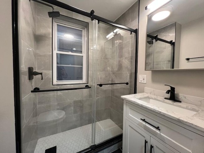 Building Photo - 2 bedroom in Chicago IL 60647