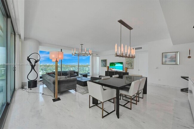 Building Photo - 10201 Collins Ave