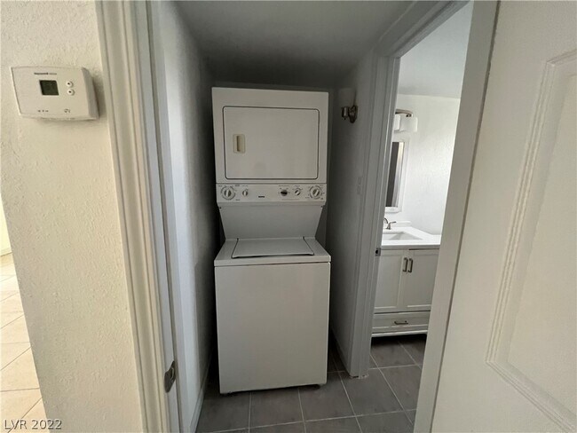 Foto del edificio - 3911 Torsby Pl