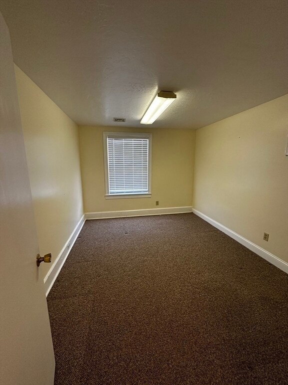 Foto del edificio - 144 E Main St