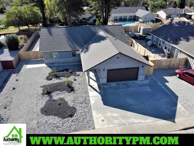 Building Photo - 3071 Bedrock Ln
