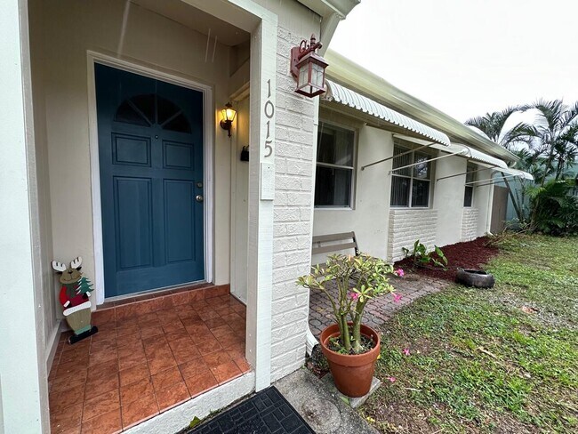 Building Photo - 1015 Macy St