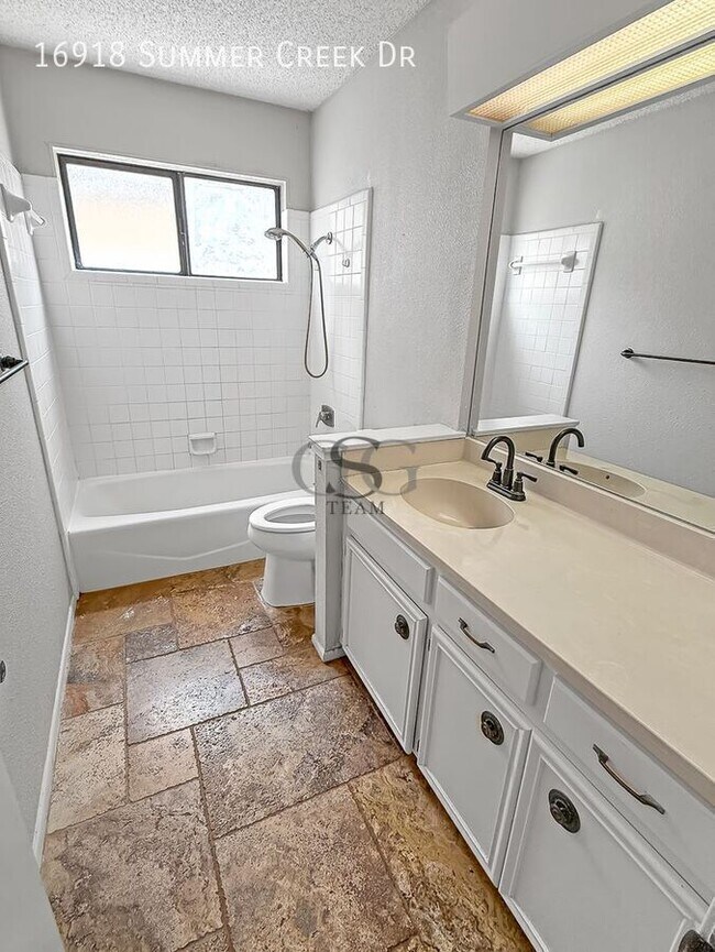 Foto del edificio - 16918 Summer Creek Dr