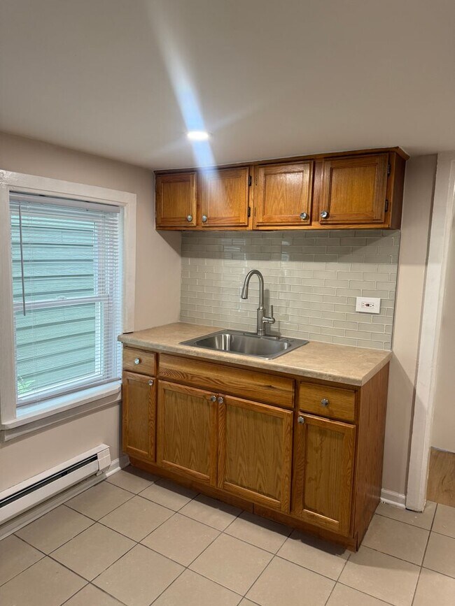 Foto del edificio - 2244 W Farragut Ave