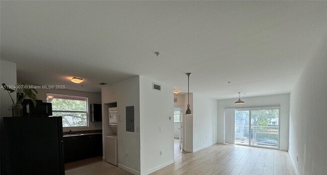 Foto del edificio - 529 NE 62nd St