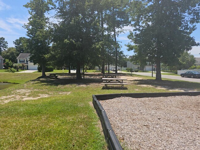 Building Photo - 160 Molinia Dr