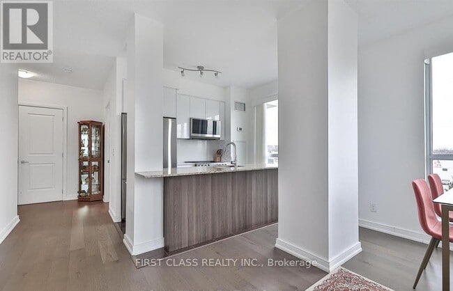 Building Photo - 9205 Yonge St