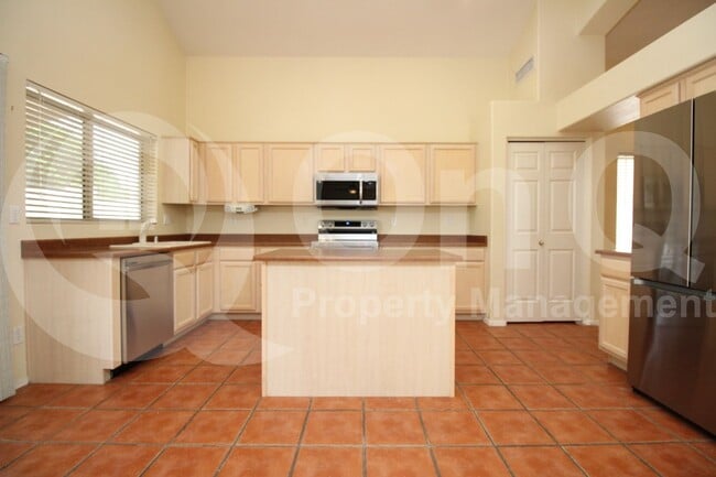 Foto del edificio - 7460 W Lone Cactus Dr