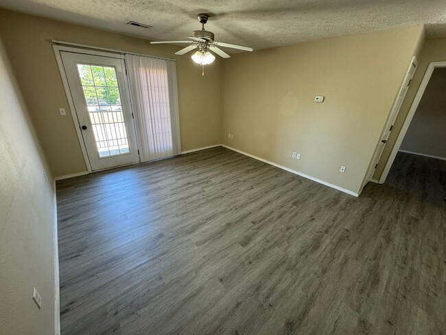 Foto del edificio - 2 bedroom 2 bath apartment at Clifton Heig...