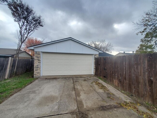Building Photo - A must see Plano Home!