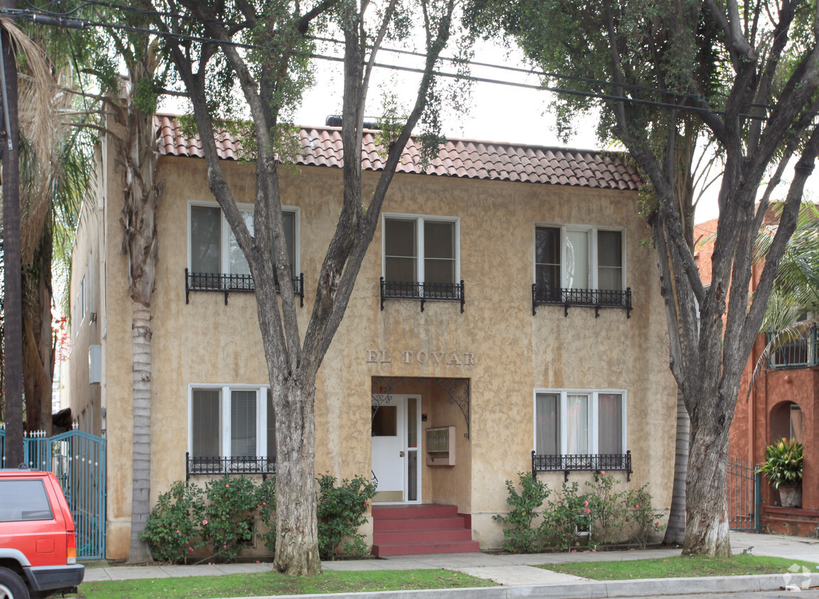 Building Photo - 926 E Appleton St