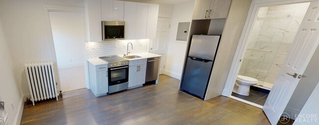 Building Photo - 225 Newbury St