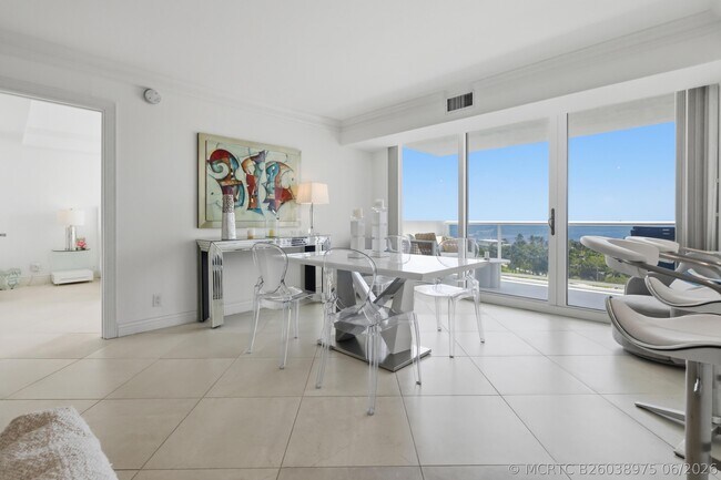 Foto del edificio - 2715 N Ocean Blvd