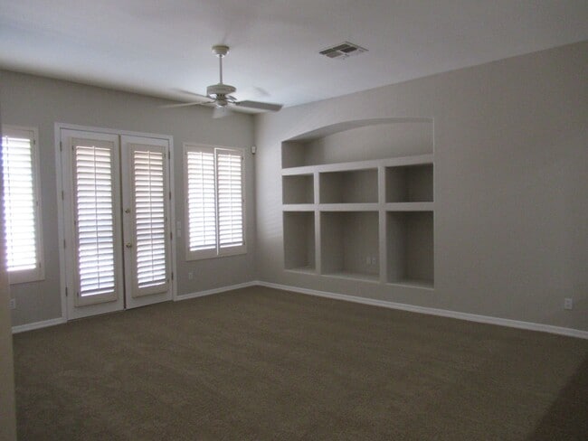 Building Photo - Nice 2 Bedroom Plus Bonus Room / 2 Bath Home in Chandler Gated Community!
