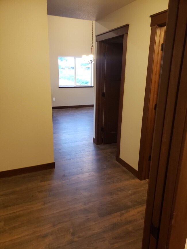 Foto del edificio - 4955 Bluebell Ct