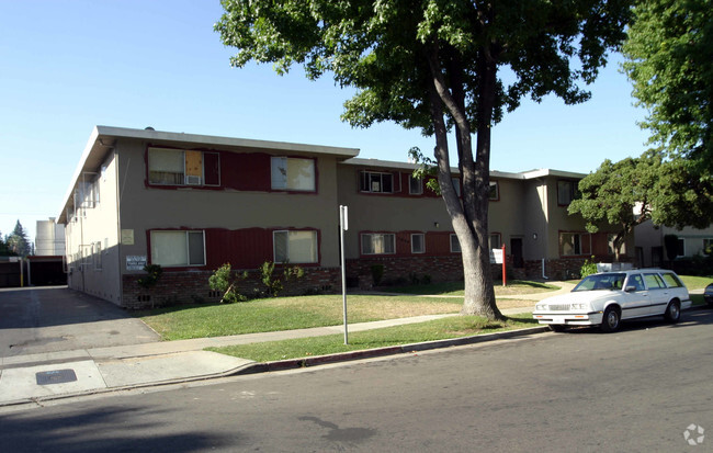 Building Photo - Woodmont Apartments