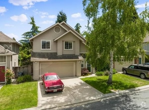 Building Photo - 30 Silver Birch Ln