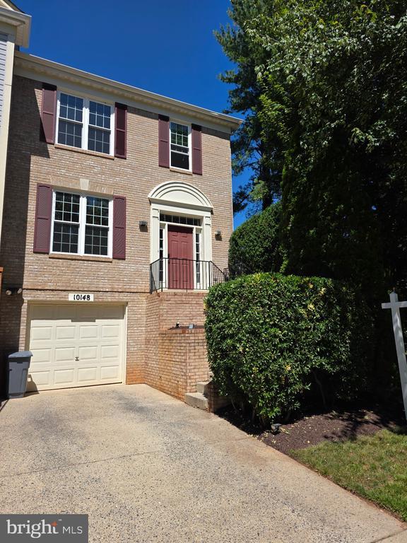 Building Photo - 10148 Vanderbilt Cir