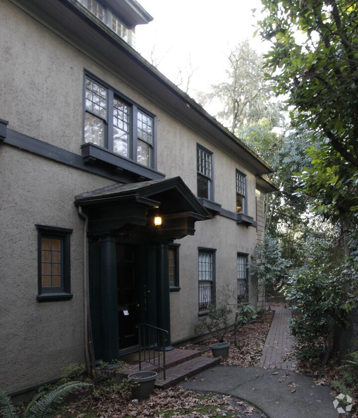 Building Photo - 2124 SW Taylor St