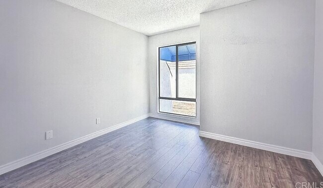 Foto del edificio - 8332 Regents Rd