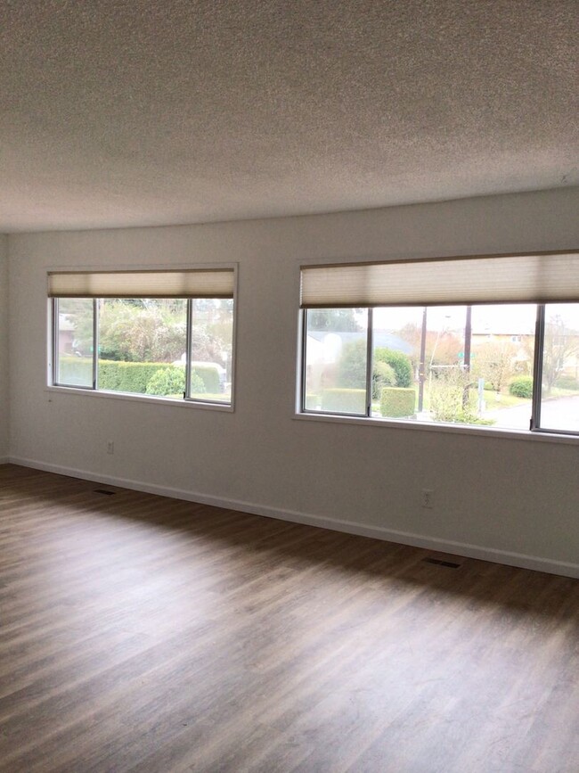 Building Photo - AVAILALBE NOW - Two Bedroom and Two Bath D...