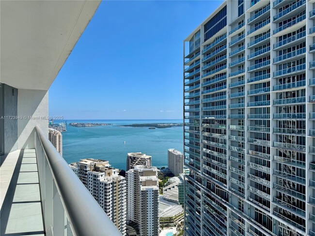 Foto del edificio - 475 Brickell Ave