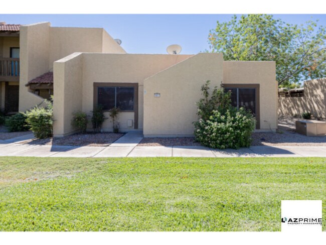 Foto del edificio - Lovely 3/2 End Unit Townhouse in Glendale ...