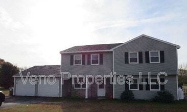 Building Photo - 2016 St Paul Dr