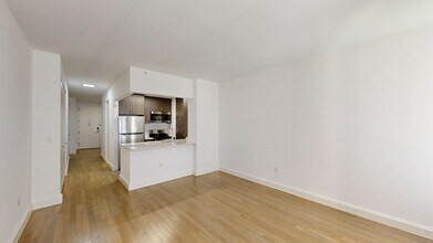 Interior Photo - 10 Hanover Square