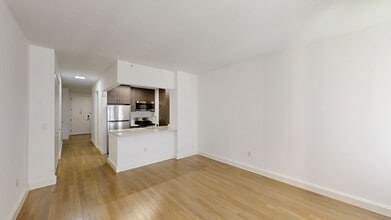 Interior Photo - 10 Hanover Square