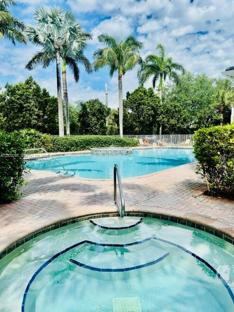 Foto del edificio - 556 NW 39th Cir