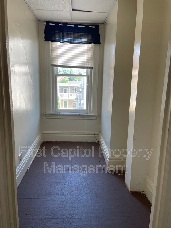 Building Photo - 362 Locust St