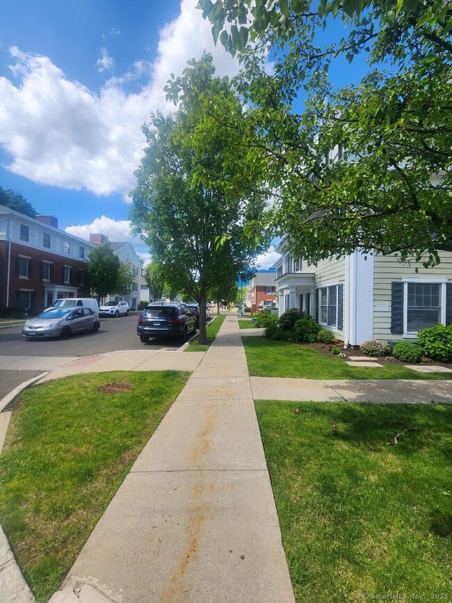 Building Photo - 49 Fairgate Dr