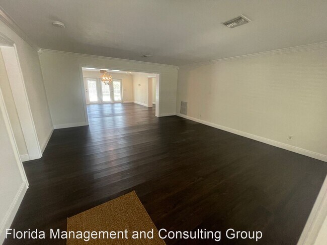 Foto del edificio - 3 br, 2 bath House - 2533 NE 21st Terrace,