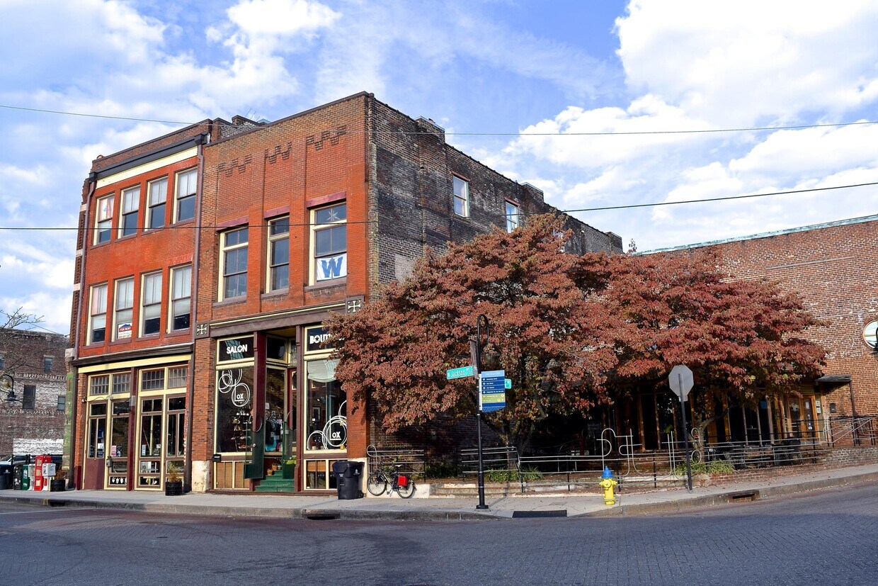 Primary Photo - 105 W Jackson Ave