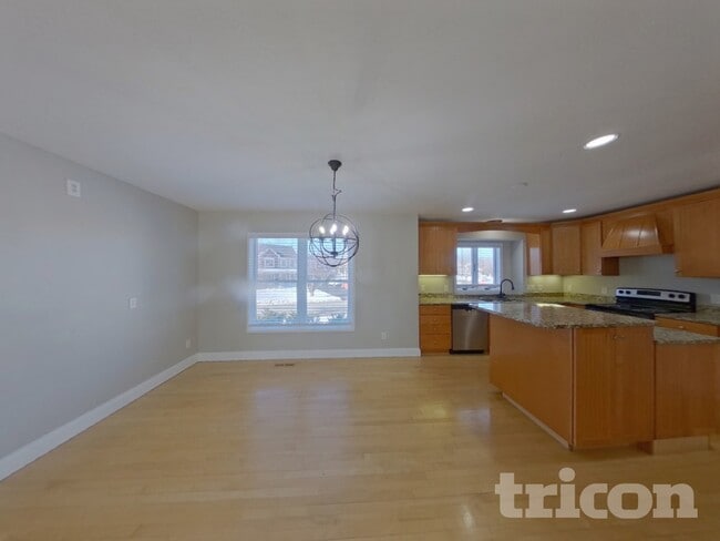 Building Photo - 606 Lincoln Dr NE