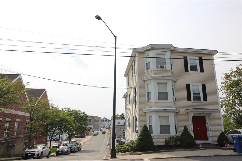 29 Crescent St Unit 1A, Wakefield, MA 01880 Room for Rent in
