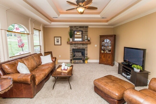 Building Photo - Four Bedroom 2.5 Family Neighborhood