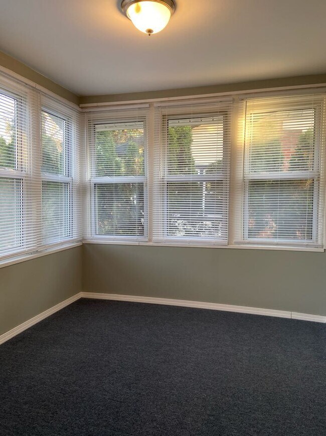 2332 Fordham St, Keego Harbor, MI 48320 House Rental in Keego Harbor