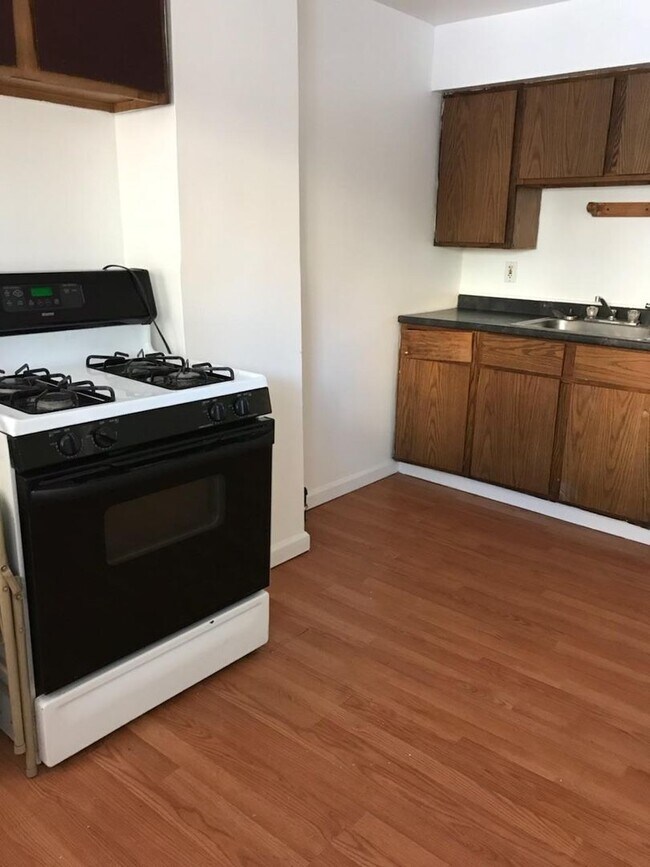 Building Photo - 241 Reifert St