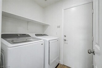 Building Photo - 10547 Lilac Tree Ave