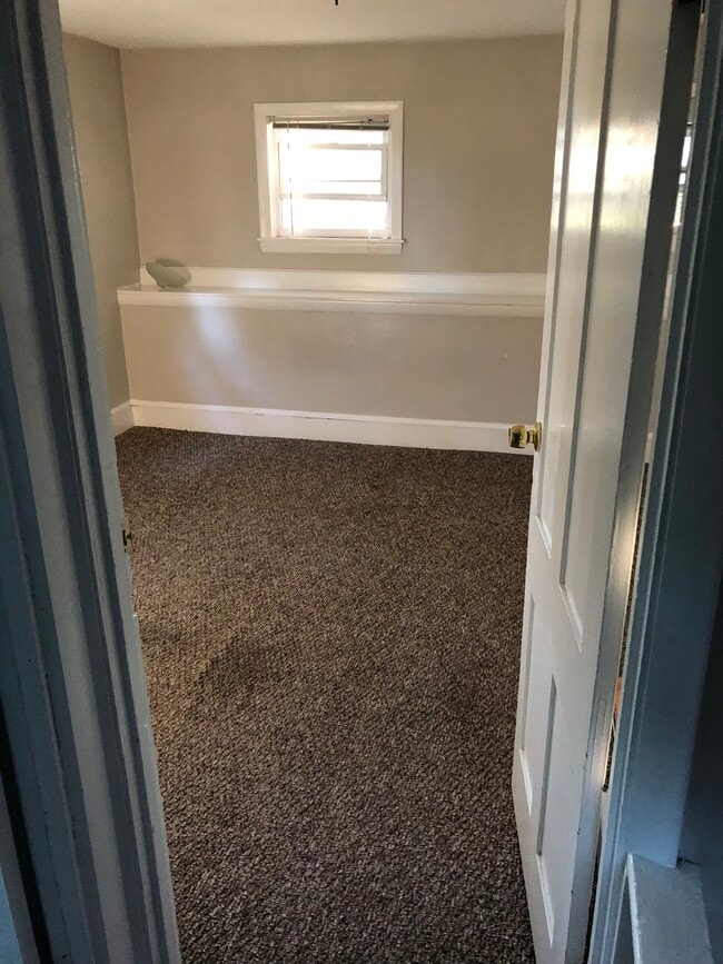 1st Bedroom - 17 Court street