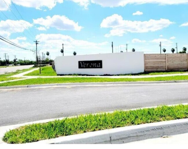 Building Photo - 1308 Petri Dr