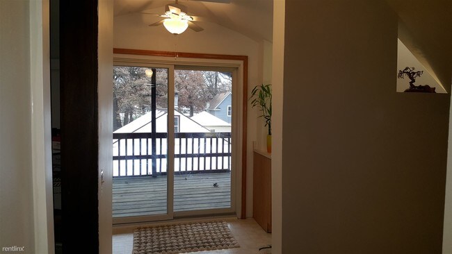 Building Photo - Studio, 1 bath Duplex - 322 Knapp St NE 2